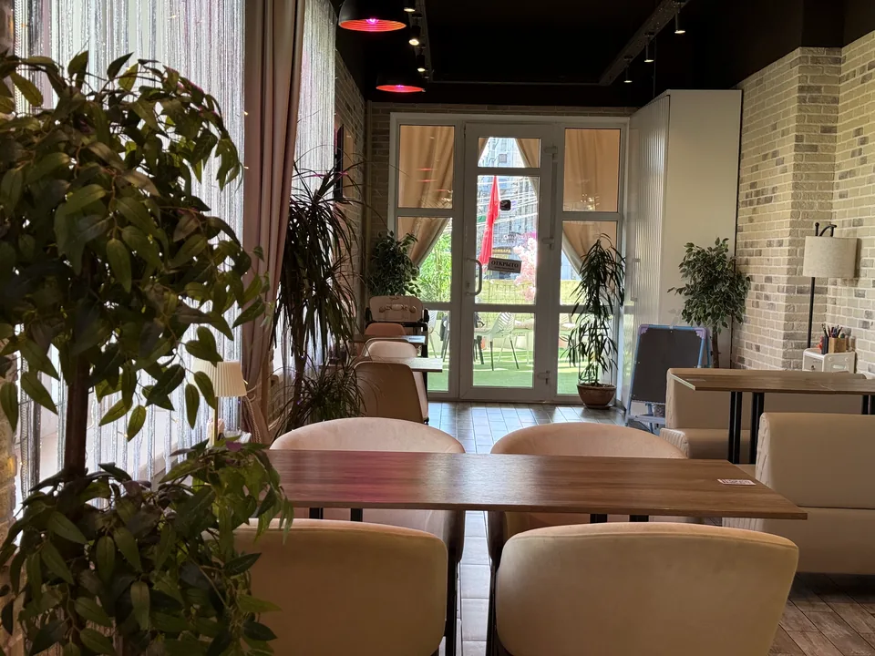 Патио — площадка для банкета в Ярославле: выход на веранду